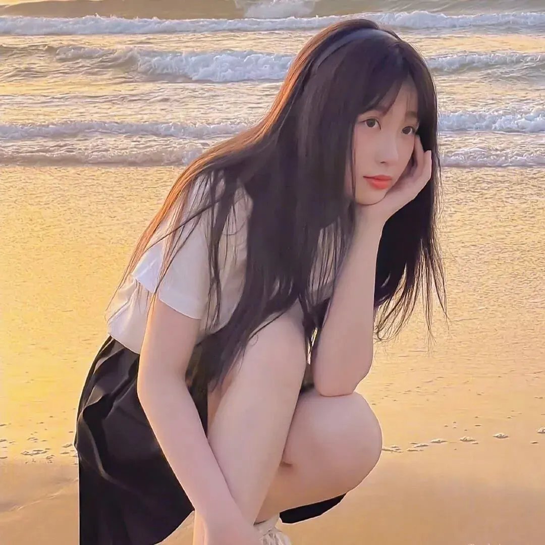 戴流苏耳环的少女